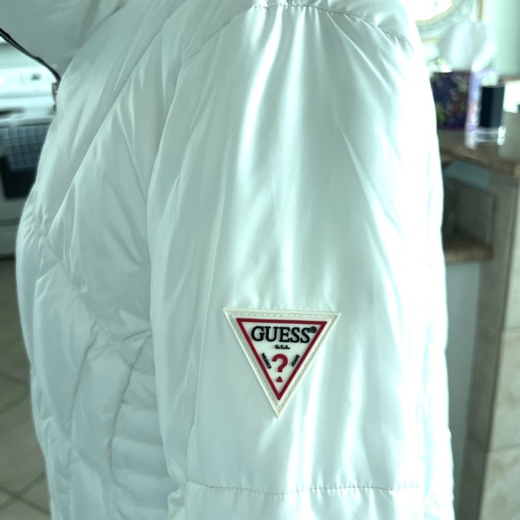 GUESS Women’s Quilted Puffer Jacket - Picture 3 of 6